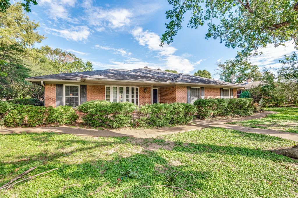 2106 Sunnyvale Road, Grand Prairie, TX 75050 — exterior