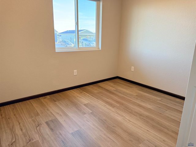 5620 CRYSTALLINE HILLS DR, Rapid City, SD 57703