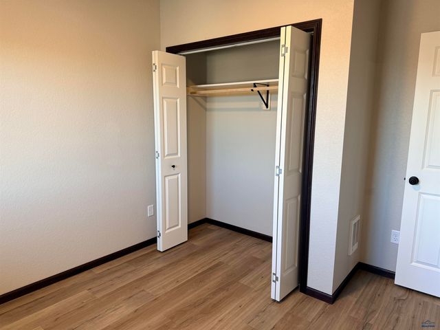 5620 CRYSTALLINE HILLS DR, Rapid City, SD 57703