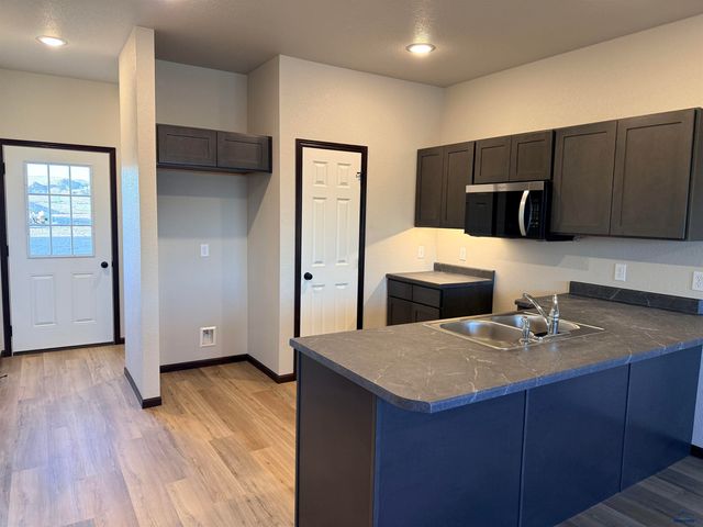 5620 CRYSTALLINE HILLS DR, Rapid City, SD 57703