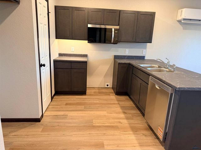 5620 CRYSTALLINE HILLS DR, Rapid City, SD 57703