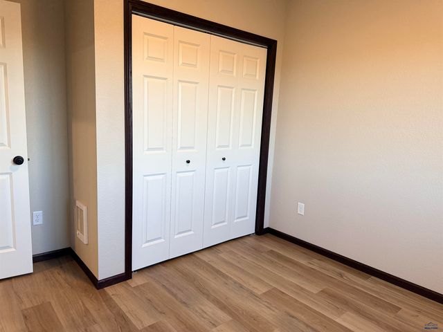 5620 CRYSTALLINE HILLS DR, Rapid City, SD 57703