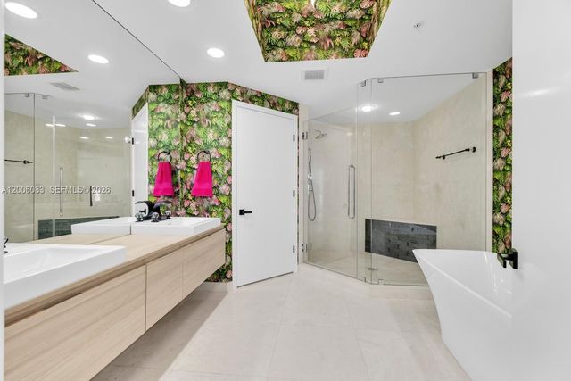 17111 Biscayne Blvd 909, North Miami Beach, FL 33160