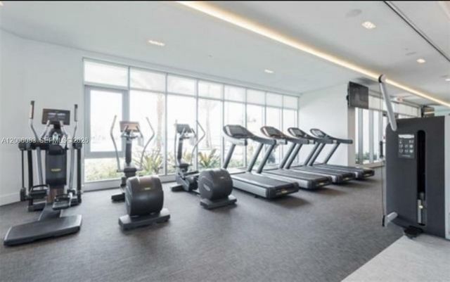 17111 Biscayne Blvd 909, North Miami Beach, FL 33160