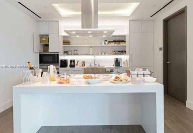 17111 Biscayne Blvd 909, North Miami Beach, FL 33160