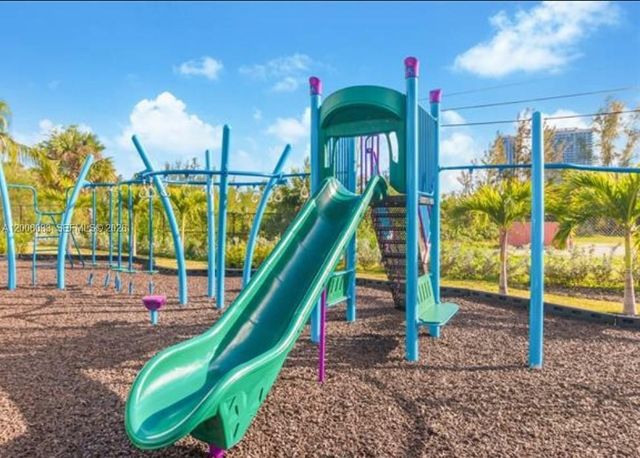 17111 Biscayne Blvd 909, North Miami Beach, FL 33160