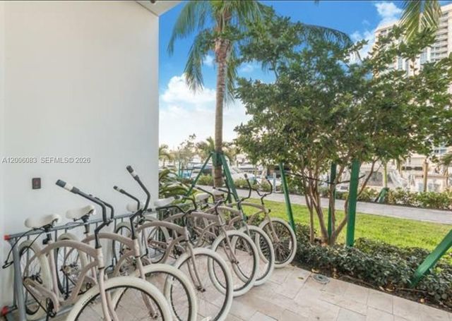 17111 Biscayne Blvd 909, North Miami Beach, FL 33160