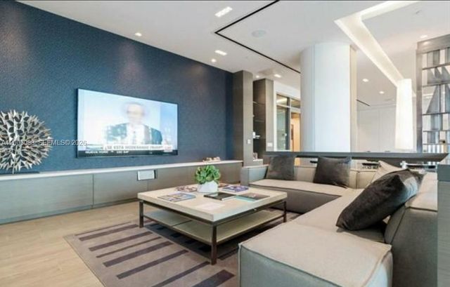 17111 Biscayne Blvd 909, North Miami Beach, FL 33160