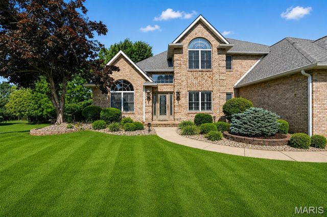 15 Fox Mill Drive, Maryville, IL 62062