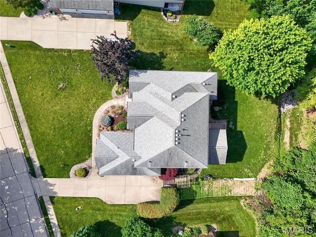 15 Fox Mill Drive, Maryville, IL 62062