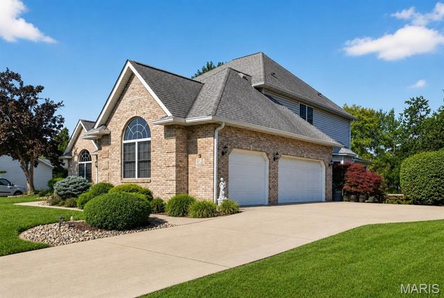 15 Fox Mill Drive, Maryville, IL 62062
