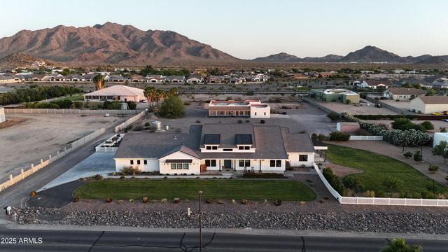 2971 E Coldwater Boulevard, Gilbert, AZ 85298