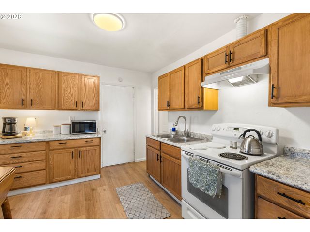 803 PACIFIC Ave, Kelso, WA 98626
