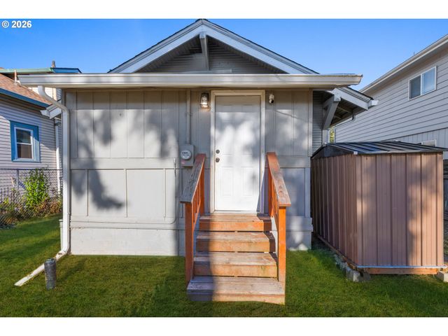 803 PACIFIC Ave, Kelso, WA 98626