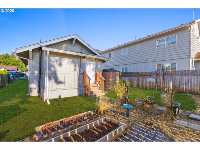 803 PACIFIC Ave, Kelso, WA 98626