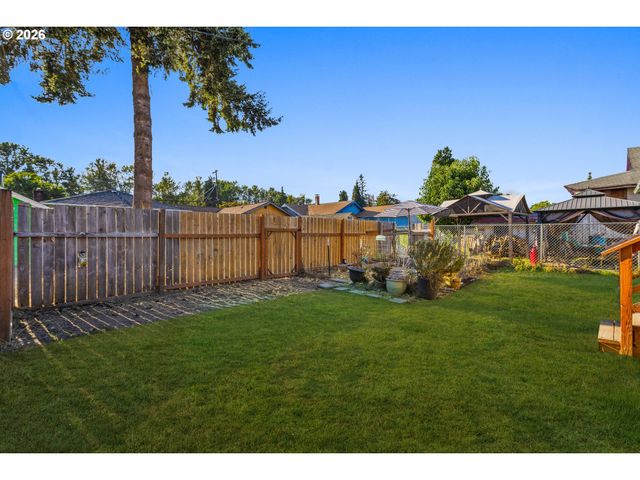 803 PACIFIC Ave, Kelso, WA 98626