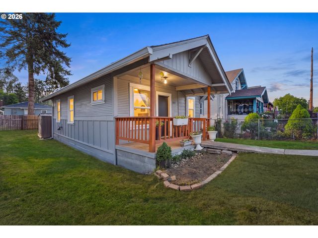 803 PACIFIC Ave, Kelso, WA 98626