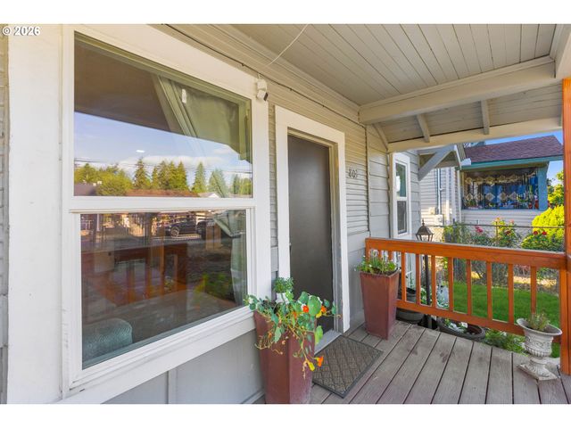 803 PACIFIC Ave, Kelso, WA 98626