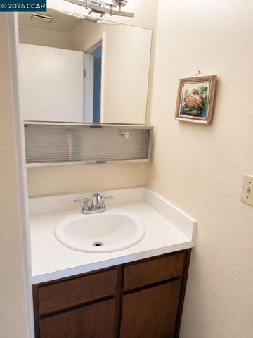1070 Mohr Ln 1, Concord, CA 94518