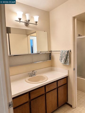 1070 Mohr Ln 1, Concord, CA 94518