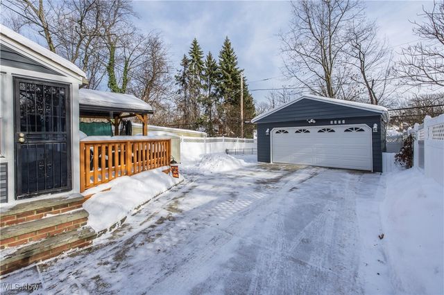 2333 S Taylor Road, Cleveland Heights, OH 44118