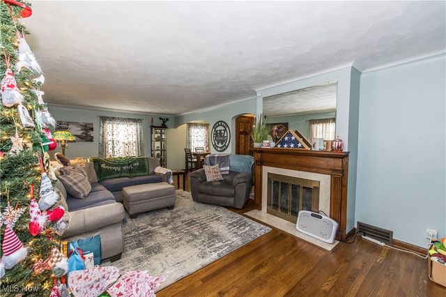 2333 S Taylor Road, Cleveland Heights, OH 44118