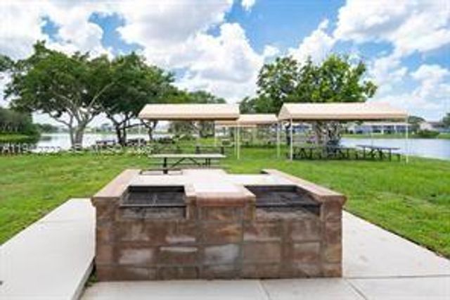 38 Northampton B 38, West Palm Beach, FL 33417