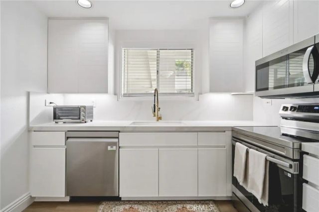 2253 Martin Street 321, Irvine, CA 92612