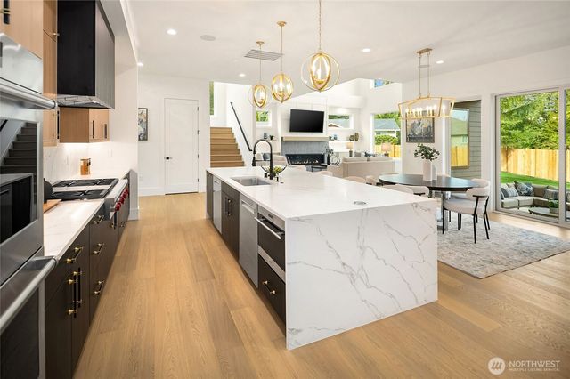 13698 NE 83rd Street, Redmond, WA 98052