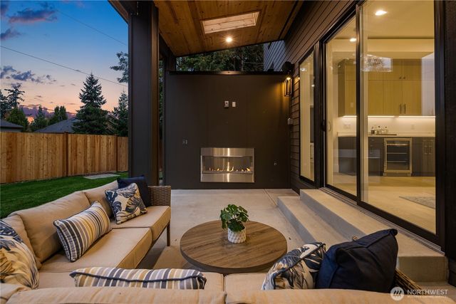 13698 NE 83rd Street, Redmond, WA 98052