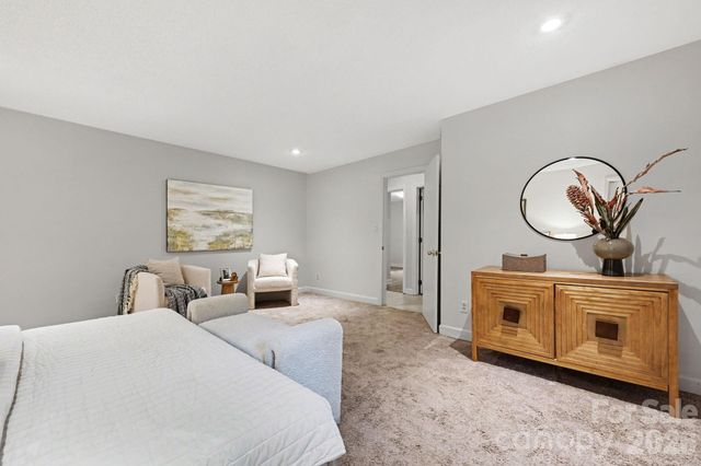 10006 Stoneleigh Lane, Charlotte, NC 28277