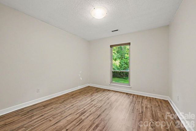 10006 Stoneleigh Lane, Charlotte, NC 28277