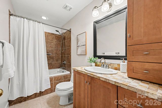 10006 Stoneleigh Lane, Charlotte, NC 28277