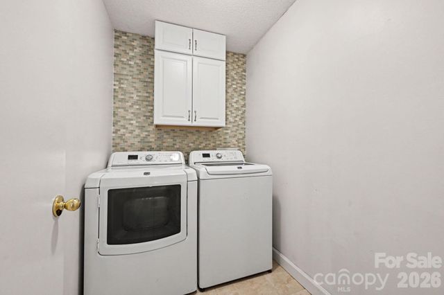 10006 Stoneleigh Lane, Charlotte, NC 28277
