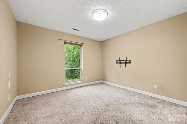 10006 Stoneleigh Lane, Charlotte, NC 28277