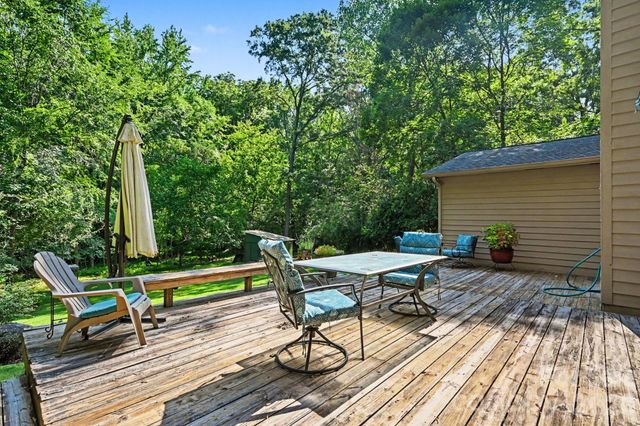 10006 Stoneleigh Lane, Charlotte, NC 28277