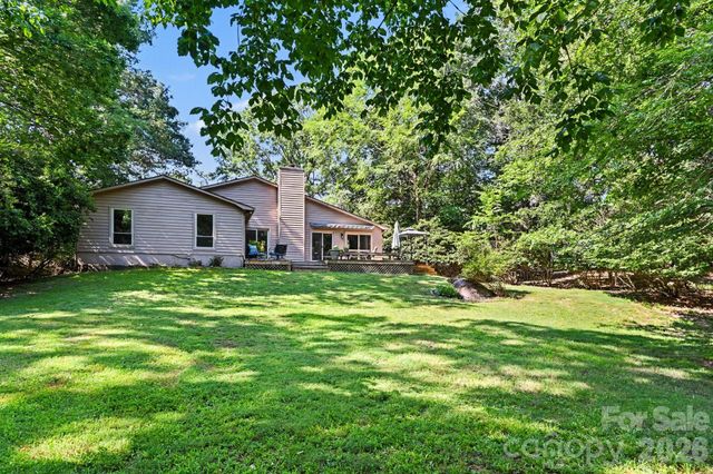 10006 Stoneleigh Lane, Charlotte, NC 28277