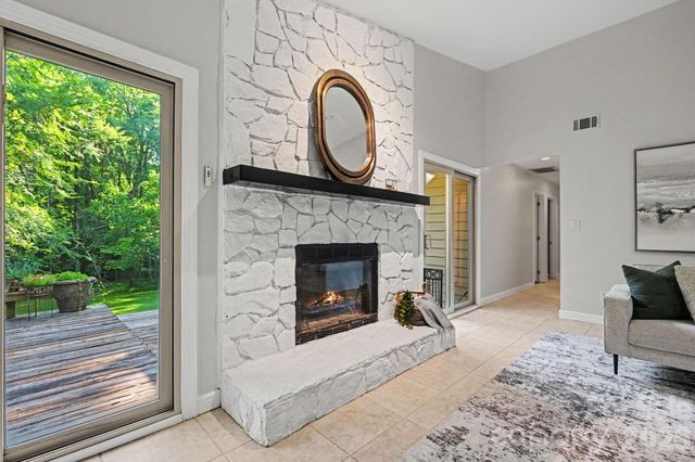 10006 Stoneleigh Lane, Charlotte, NC 28277