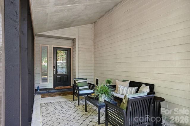 10006 Stoneleigh Lane, Charlotte, NC 28277