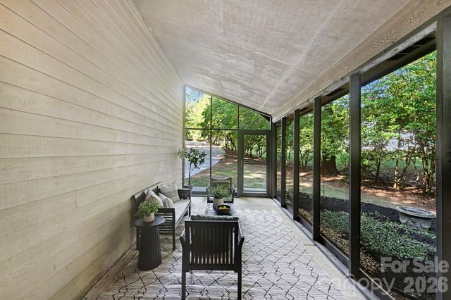 10006 Stoneleigh Lane, Charlotte, NC 28277