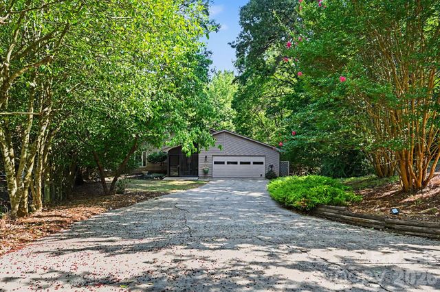 10006 Stoneleigh Lane, Charlotte, NC 28277
