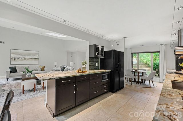 10006 Stoneleigh Lane, Charlotte, NC 28277