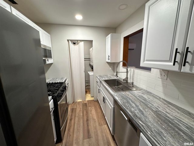 3807 10TH Avenue Place, Moline, IL 61265