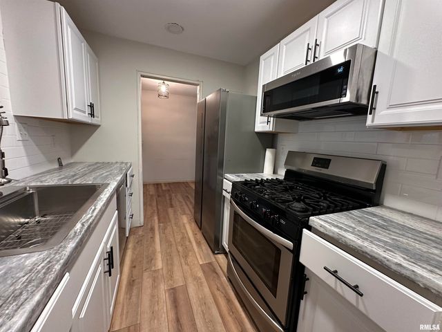 3807 10TH Avenue Place, Moline, IL 61265