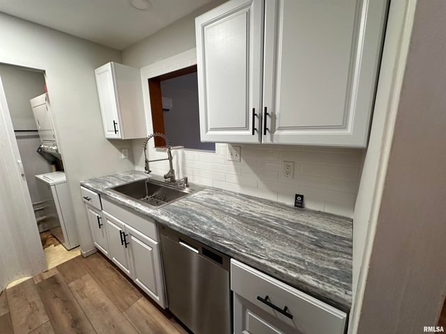 3807 10TH Avenue Place, Moline, IL 61265