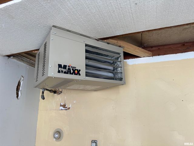 3807 10TH Avenue Place, Moline, IL 61265