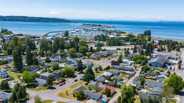 456 E Street, Blaine, WA 98230