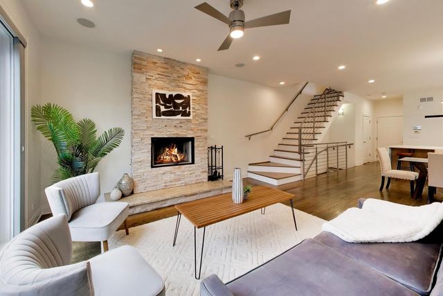 3407 N Bell Avenue B, Chicago, IL 60618