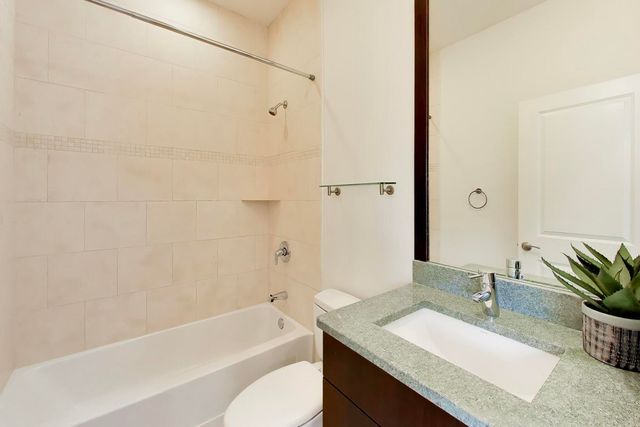 3407 N Bell Avenue B, Chicago, IL 60618