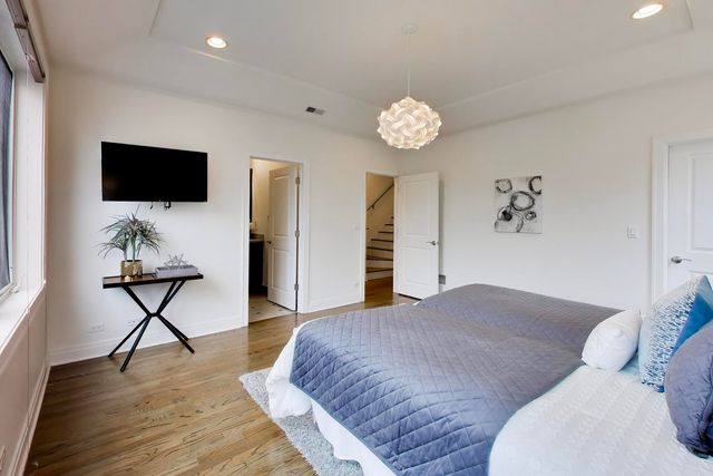 3407 N Bell Avenue B, Chicago, IL 60618